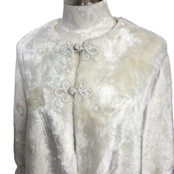 Vintage 60’s 70’s Handcrafted White Faux Fur Capelet With Fringe - Picture 4 of 13